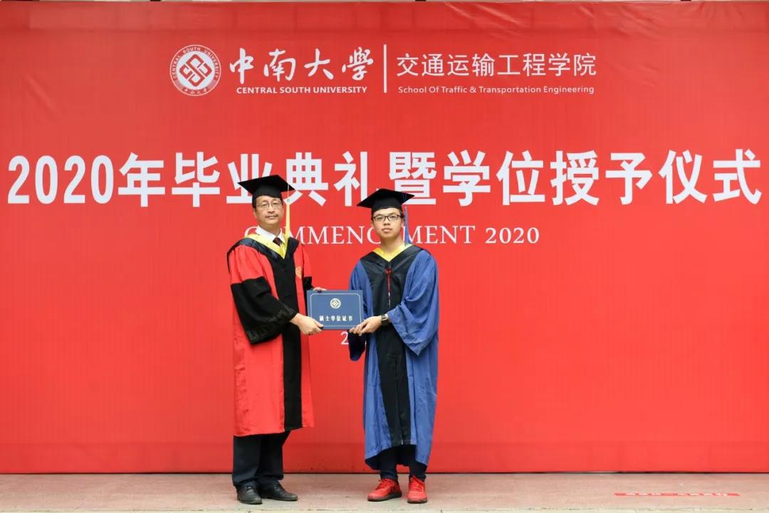 授学位.jpg 授学位.jpg