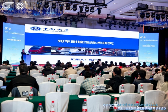 图片包含 室内, 人, 大, 建筑AI 生成的内容可能不正确。