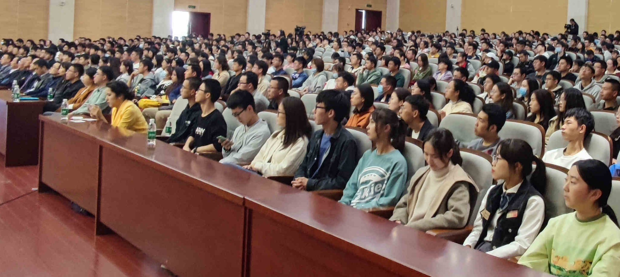 李万君4.png 李万君4.png