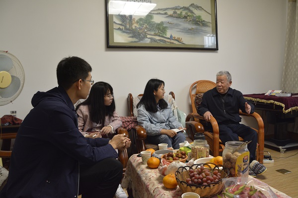 采访1.JPG 采访1.JPG